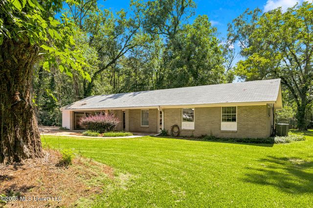 402 W Main Street, Raymond, MS 39154