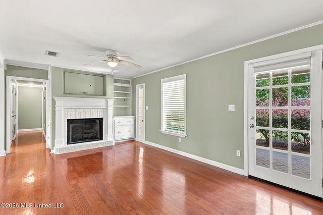402 W Main Street, Raymond, MS 39154