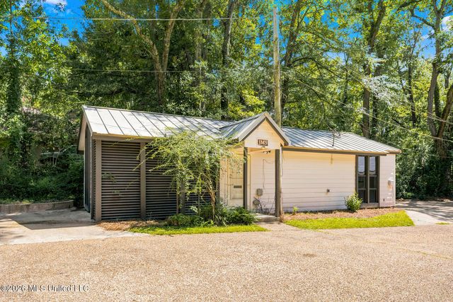 402 W Main Street, Raymond, MS 39154