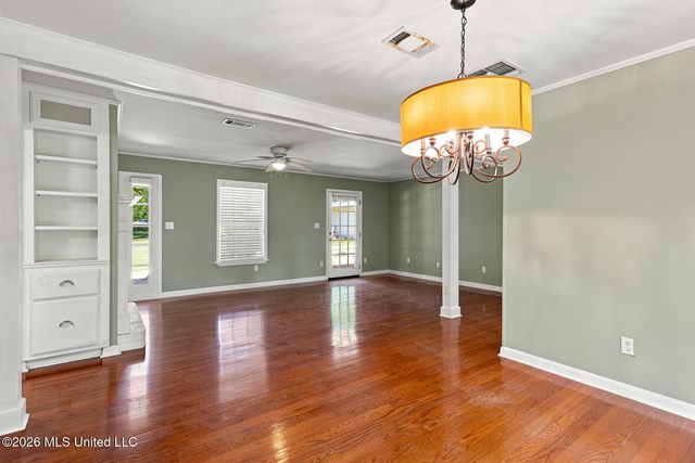 402 W Main Street, Raymond, MS 39154