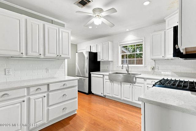 402 W Main Street, Raymond, MS 39154