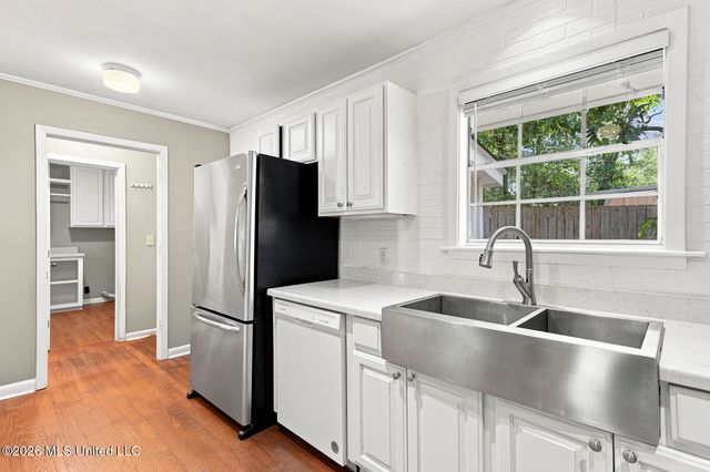 402 W Main Street, Raymond, MS 39154