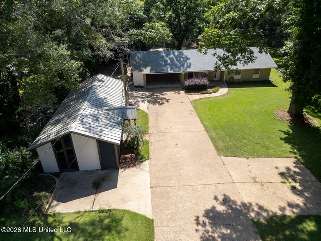 402 W Main Street, Raymond, MS 39154