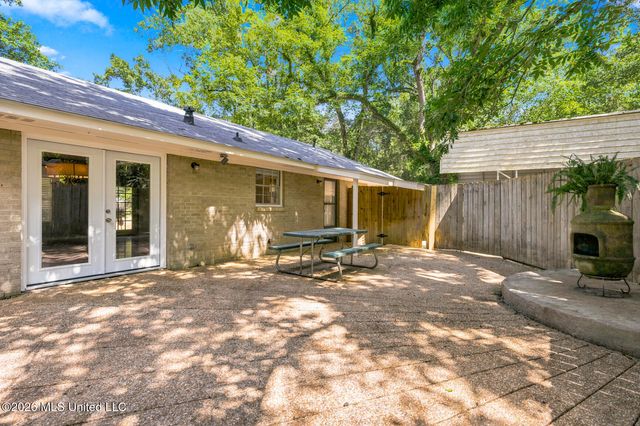 402 W Main Street, Raymond, MS 39154