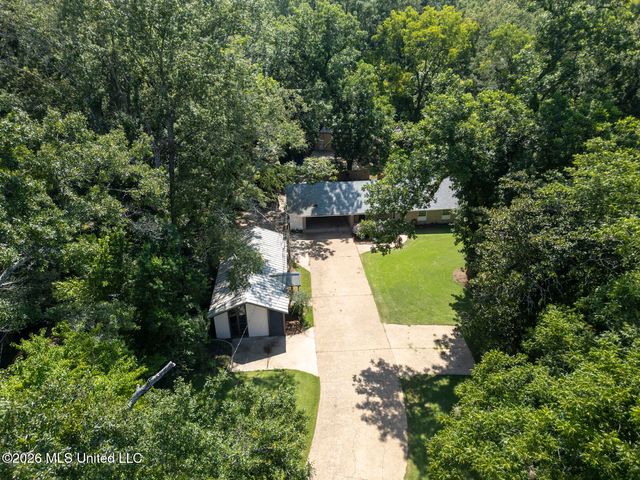 402 W Main Street, Raymond, MS 39154