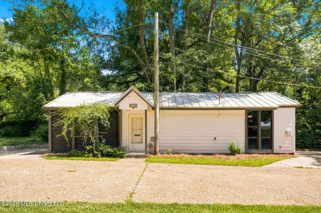 402 W Main Street, Raymond, MS 39154