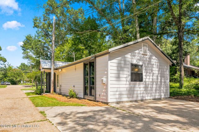402 W Main Street, Raymond, MS 39154
