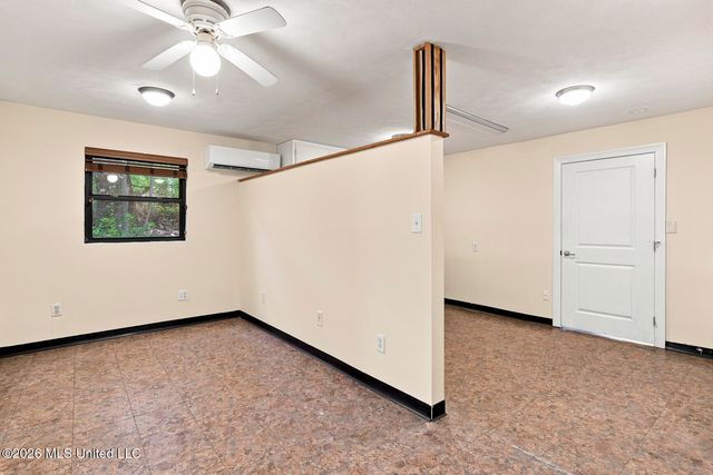 402 W Main Street, Raymond, MS 39154