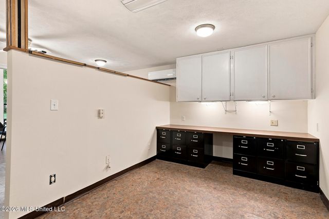 402 W Main Street, Raymond, MS 39154
