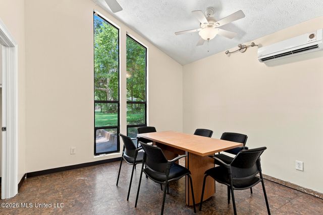 402 W Main Street, Raymond, MS 39154