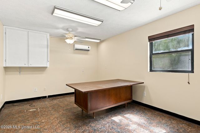 402 W Main Street, Raymond, MS 39154