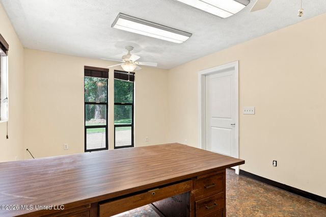 402 W Main Street, Raymond, MS 39154