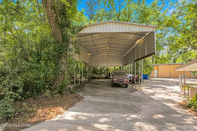 402 W Main Street, Raymond, MS 39154