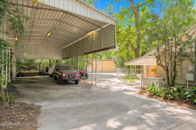 402 W Main Street, Raymond, MS 39154