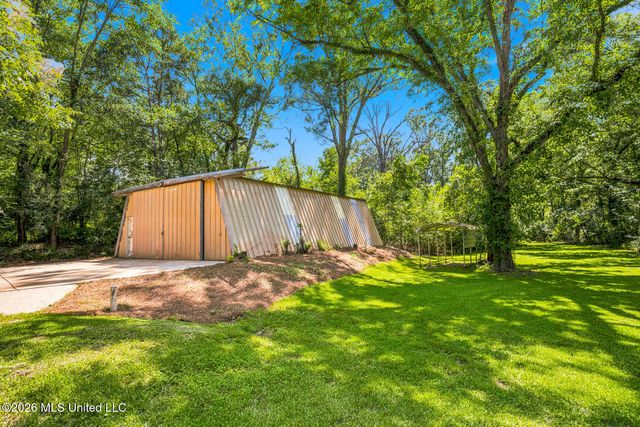 402 W Main Street, Raymond, MS 39154