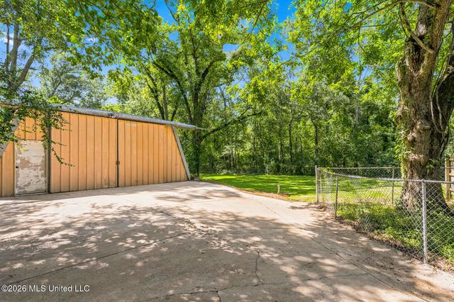 402 W Main Street, Raymond, MS 39154