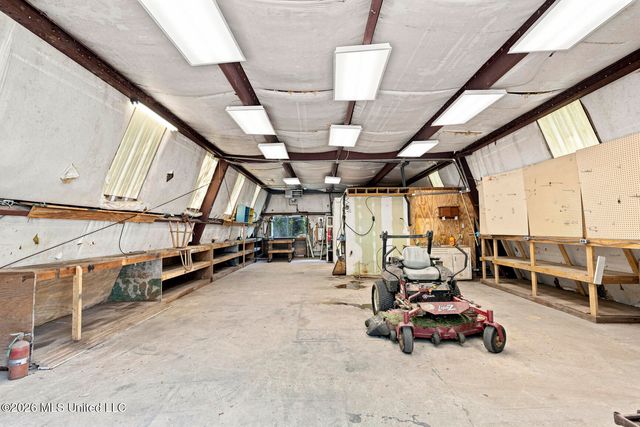 402 W Main Street, Raymond, MS 39154