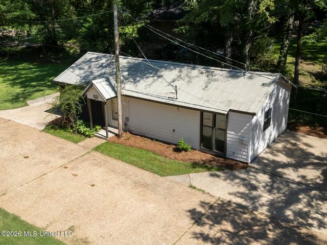 402 W Main Street, Raymond, MS 39154
