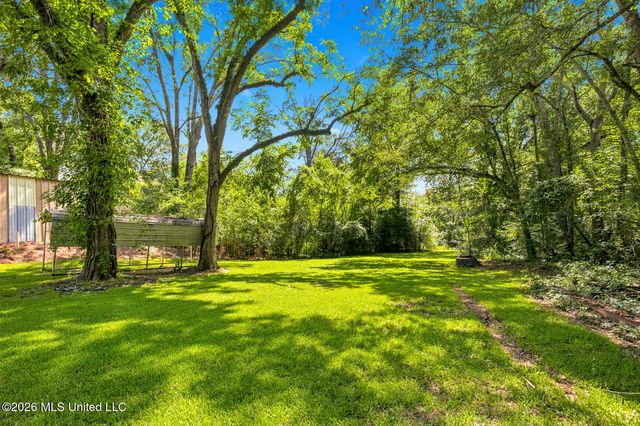 402 W Main Street, Raymond, MS 39154