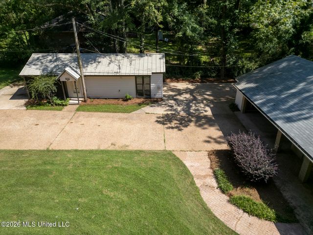 402 W Main Street, Raymond, MS 39154