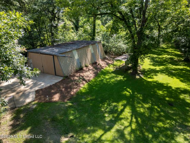 402 W Main Street, Raymond, MS 39154