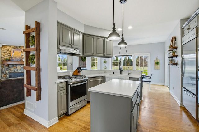 W291N3363 Summerhill ROAD, Pewaukee, WI 53072