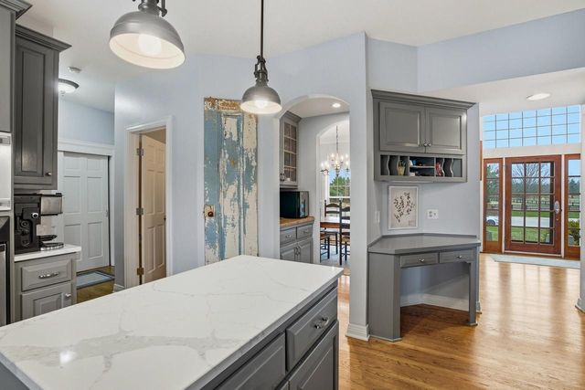 W291N3363 Summerhill ROAD, Pewaukee, WI 53072