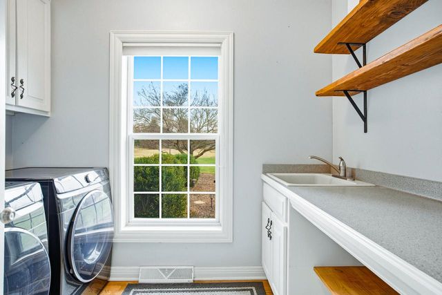 W291N3363 Summerhill ROAD, Pewaukee, WI 53072