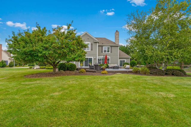 W291N3363 Summerhill ROAD, Pewaukee, WI 53072