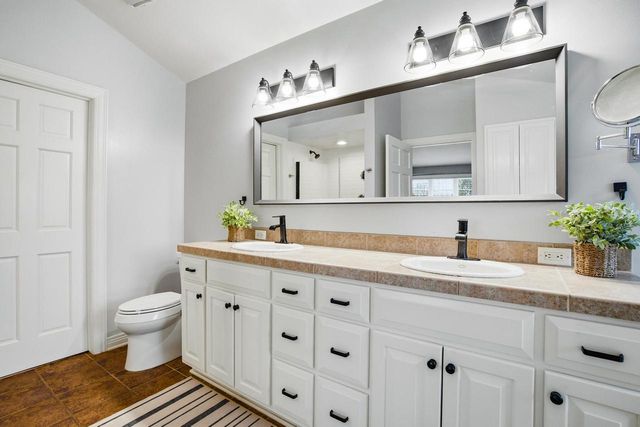 W291N3363 Summerhill ROAD, Pewaukee, WI 53072