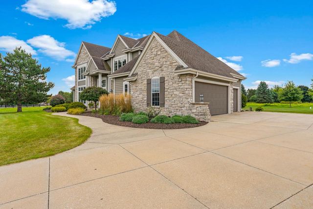 W291N3363 Summerhill ROAD, Pewaukee, WI 53072