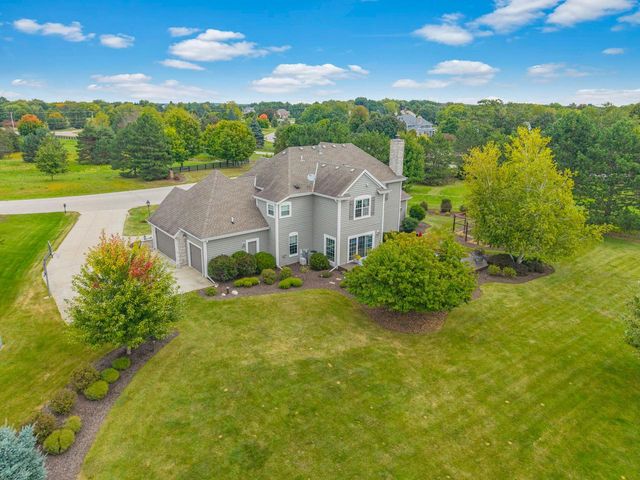 W291N3363 Summerhill ROAD, Pewaukee, WI 53072