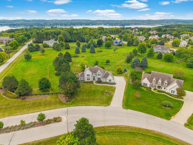 W291N3363 Summerhill ROAD, Pewaukee, WI 53072
