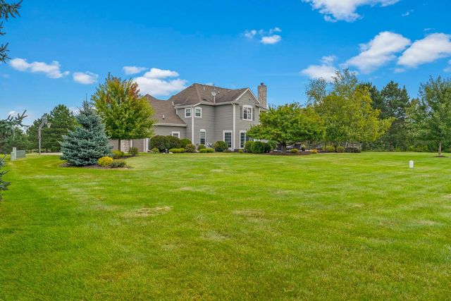 W291N3363 Summerhill ROAD, Pewaukee, WI 53072