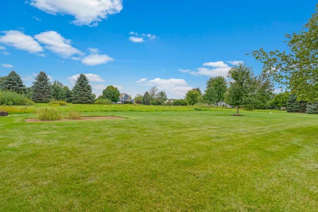 W291N3363 Summerhill ROAD, Pewaukee, WI 53072