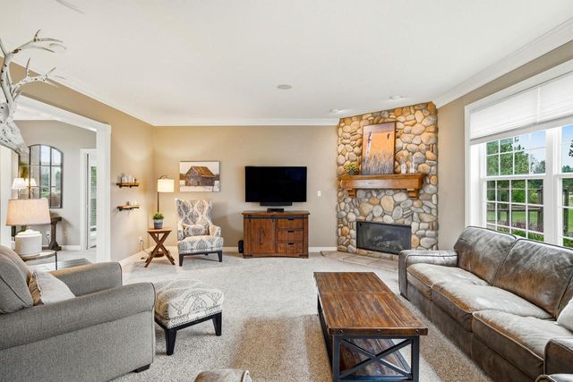 W291N3363 Summerhill ROAD, Pewaukee, WI 53072
