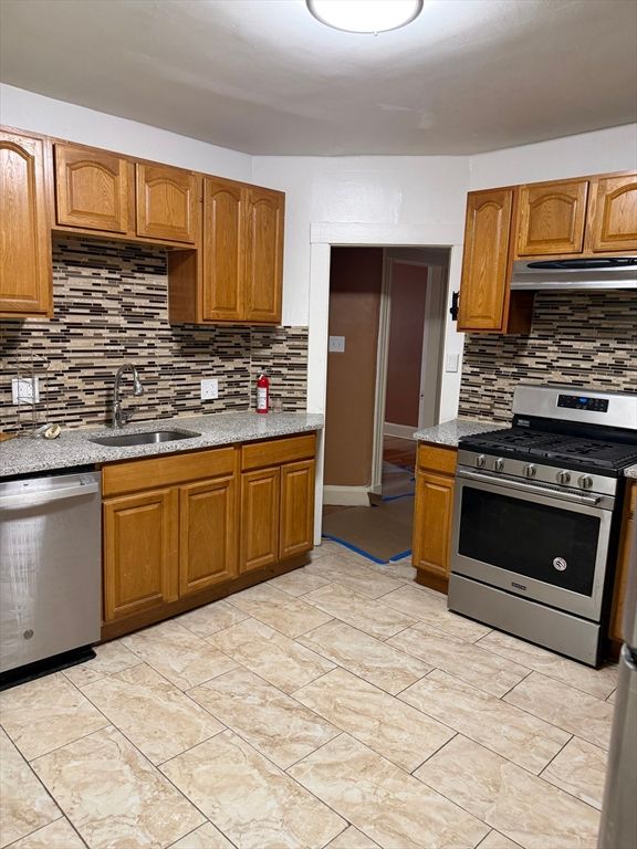 6 Bailey St 1, Boston, MA 02124