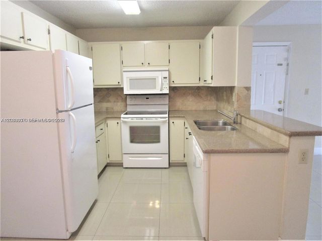 9491 S Palm Circle S 205, Pembroke Pines, FL 33025