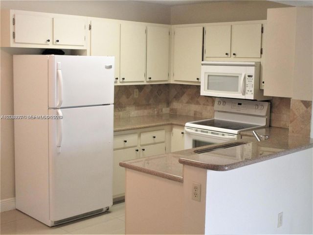 9491 S Palm Circle S 205, Pembroke Pines, FL 33025