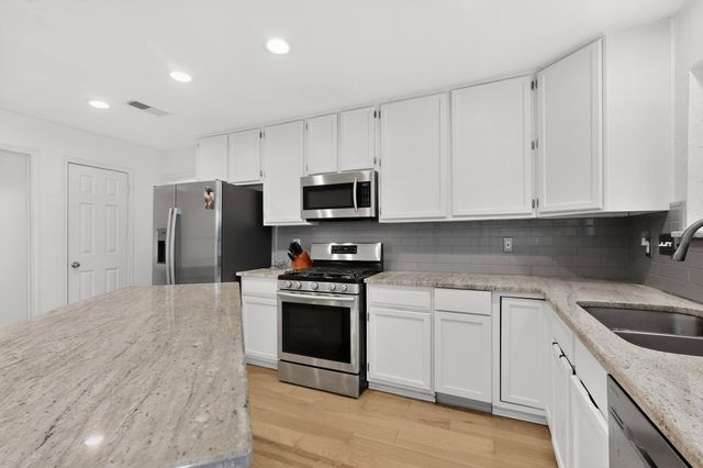 2425 Brook Crest Drive, Mesquite, TX 75150