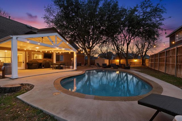 2425 Brook Crest Drive, Mesquite, TX 75150