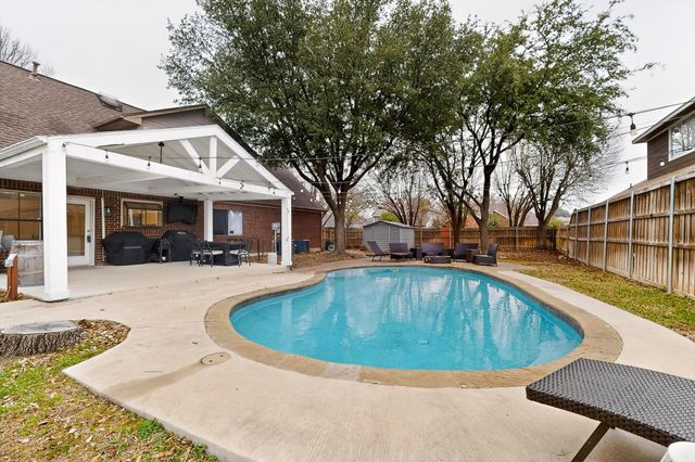 2425 Brook Crest Drive, Mesquite, TX 75150