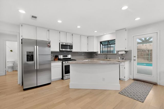 2425 Brook Crest Drive, Mesquite, TX 75150