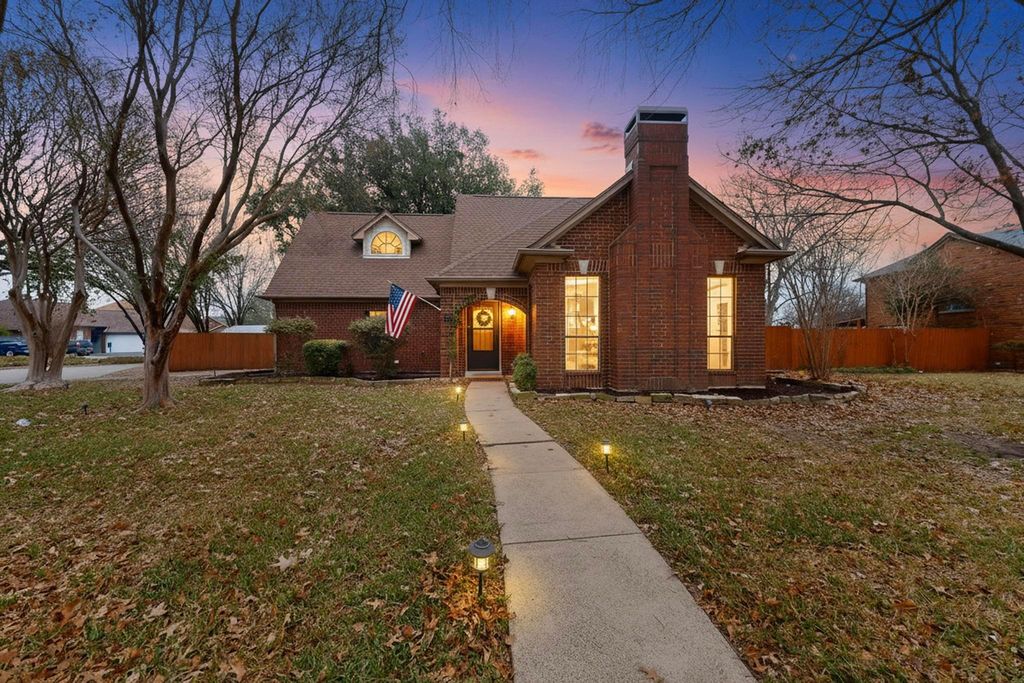 2425 Brook Crest Drive, Mesquite, TX 75150