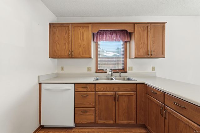 3627 Three Oaks Drive, Fort Wayne, IN 46809