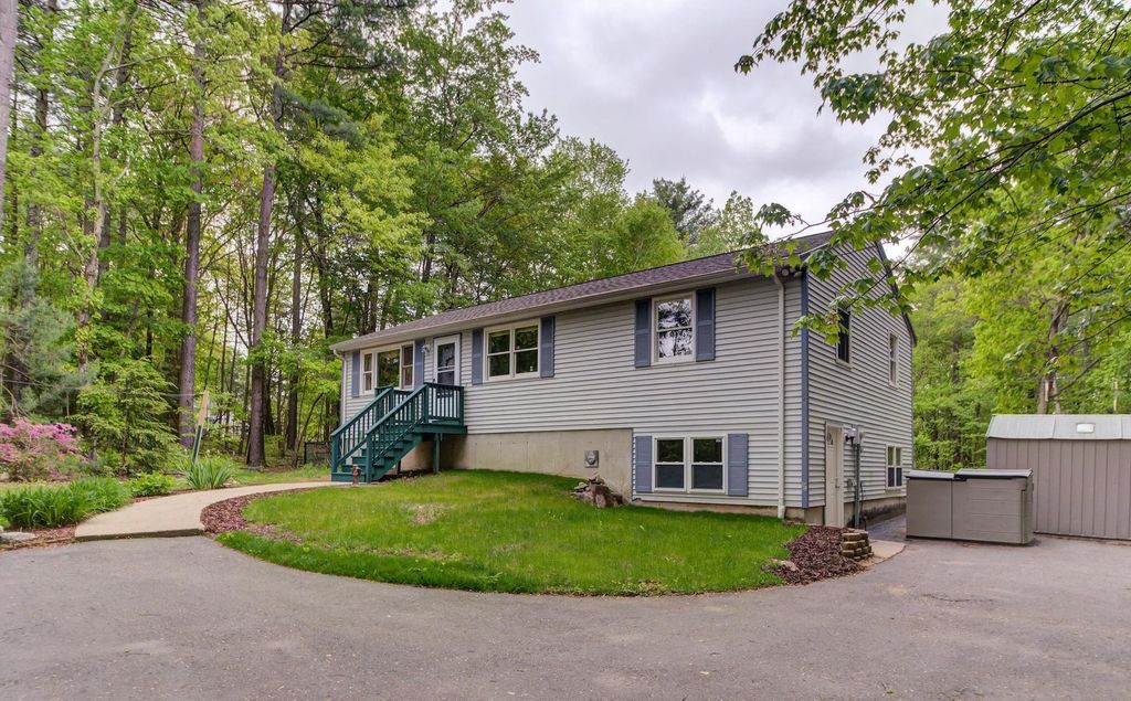 6 Picadilly Circle, Londonderry, NH 03053