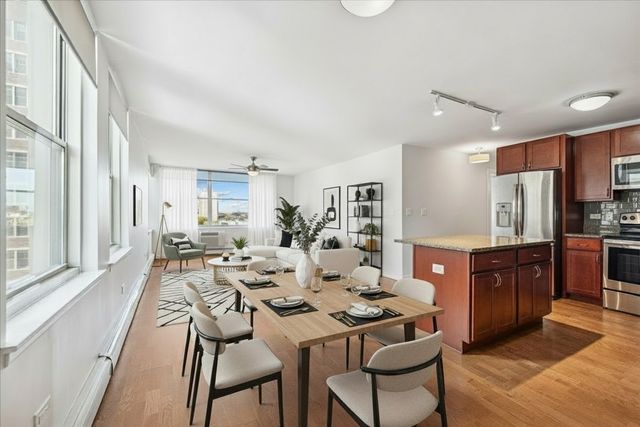 3033 N SHERIDAN Road 906, Chicago, IL 60657