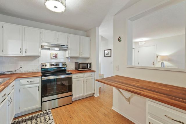 7267 Hunters Run 46C, Eden Prairie, MN 55346