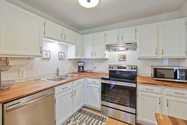 7267 Hunters Run 46C, Eden Prairie, MN 55346