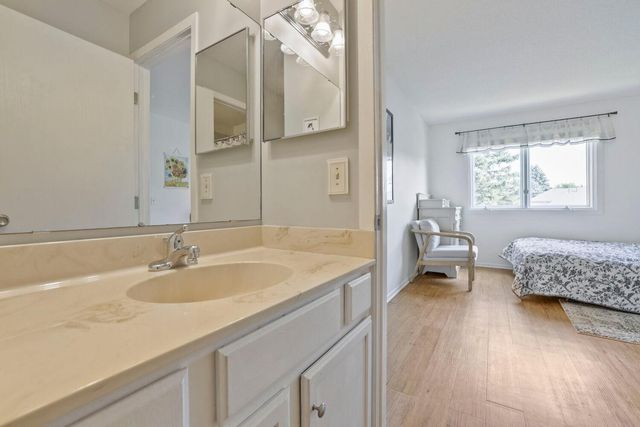 7267 Hunters Run 46C, Eden Prairie, MN 55346